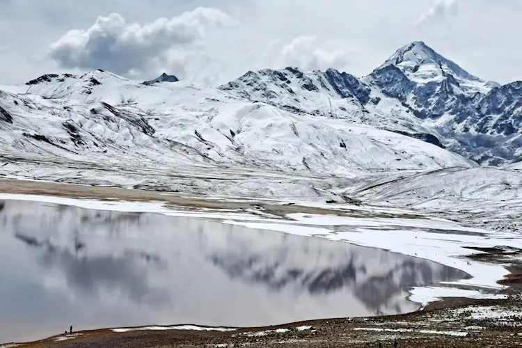 Cotia Lagoon Trekking + Pequeño Alpamayo and Huaynapotosí