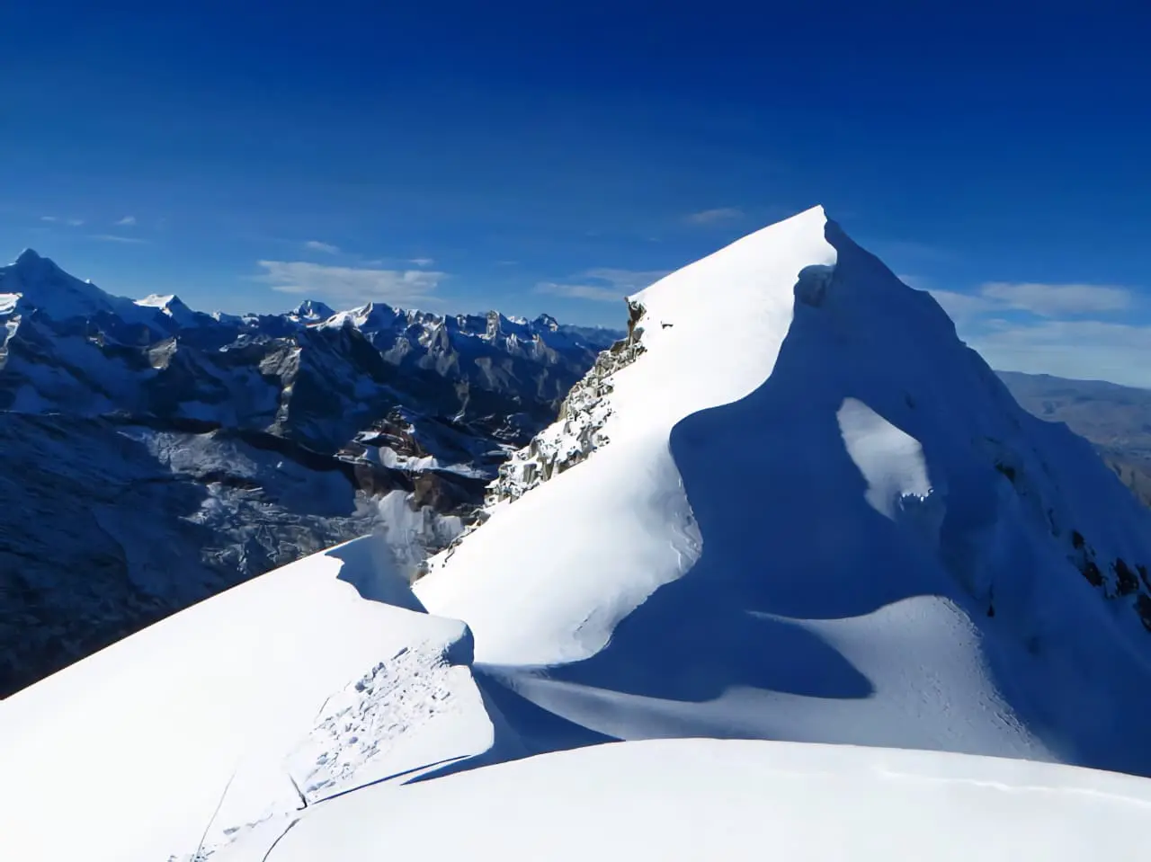 Montañas mas accesibles en los Andes de peru – cordillera blanca - america del sur - 2